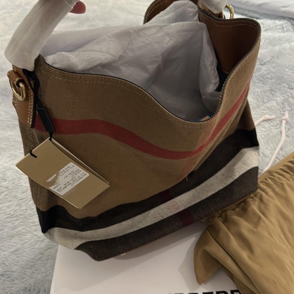 Brand new burberry bucket bag. - Picture 2 of 3